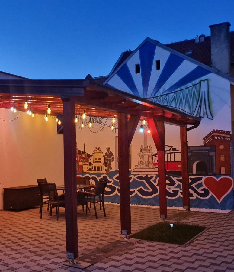 Design Apartments Red Blue أوسييك المظهر الخارجي الصورة