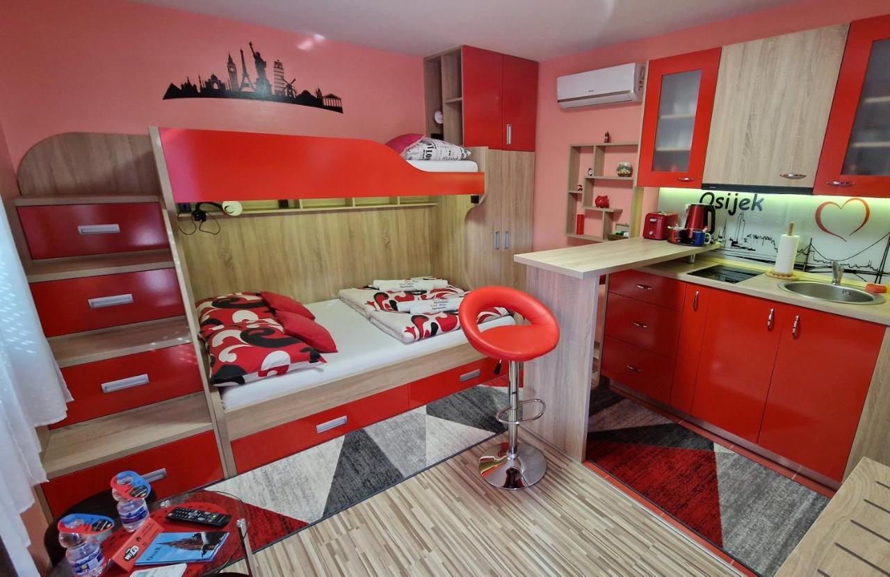 Design Apartments Red Blue أوسييك المظهر الخارجي الصورة