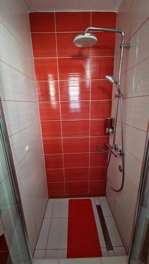 Design Apartments Red Blue أوسييك المظهر الخارجي الصورة