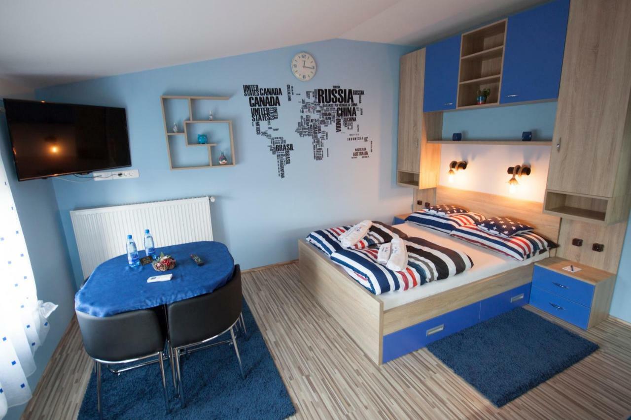 Design Apartments Red Blue أوسييك المظهر الخارجي الصورة